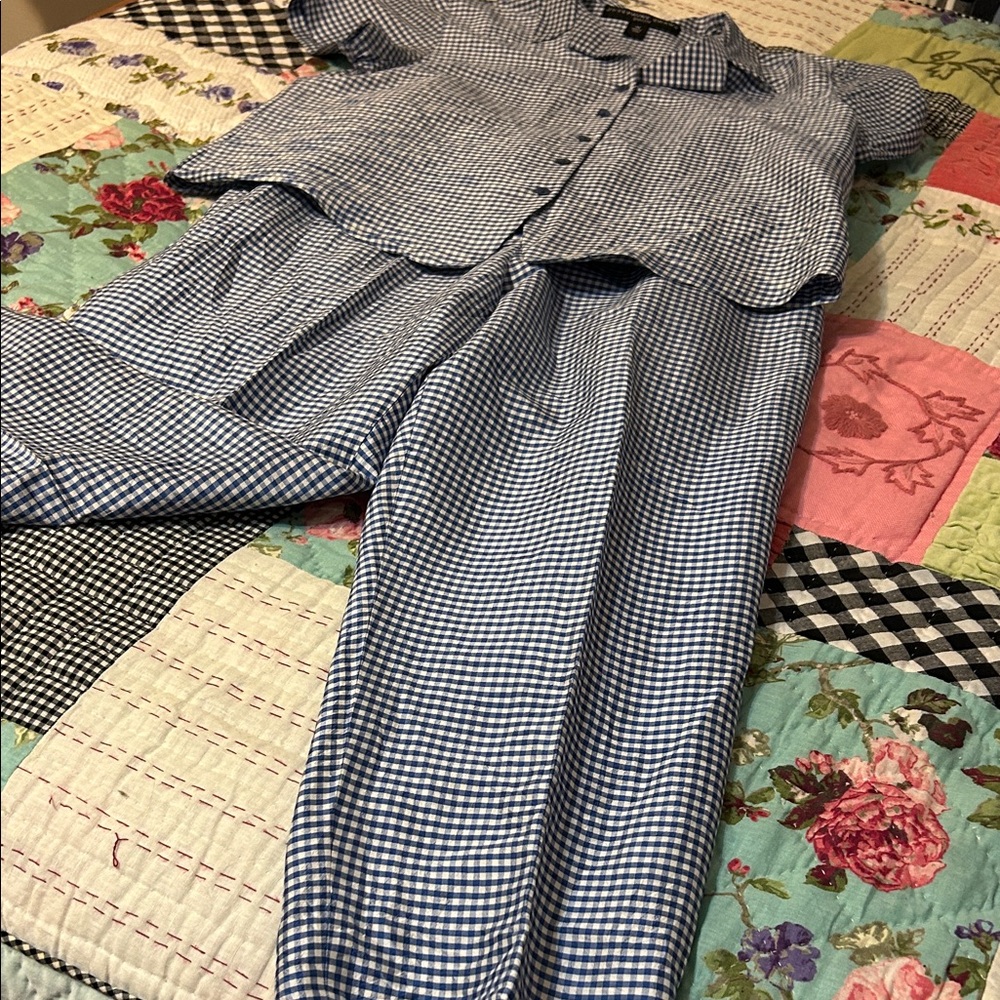 Josephine Chaus Blue and White Gingham Silk capri pant set with top.